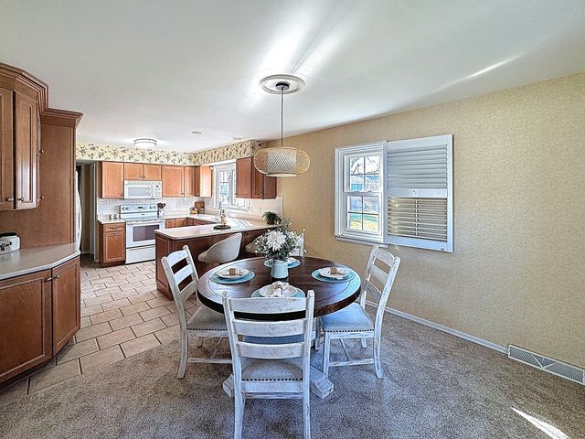 620 40th Avenue, East Moline, IL 61244