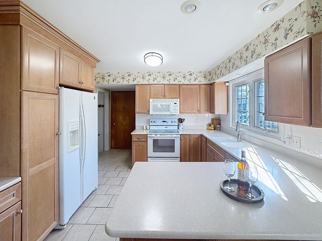 620 40th Avenue, East Moline, IL 61244