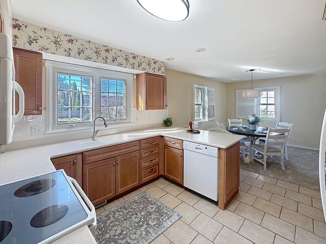 620 40th Avenue, East Moline, IL 61244