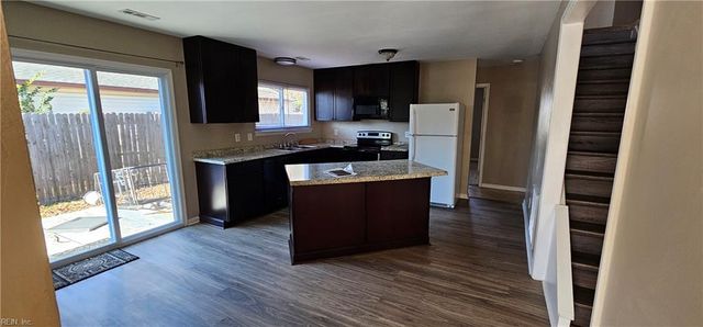 3932 Sunstream PW, Virginia Beach, VA 23456