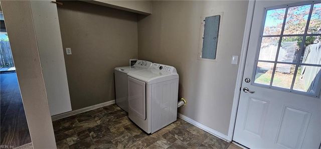 3932 Sunstream PW, Virginia Beach, VA 23456