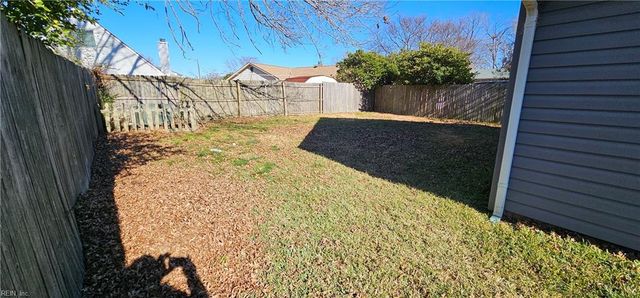 3932 Sunstream PW, Virginia Beach, VA 23456