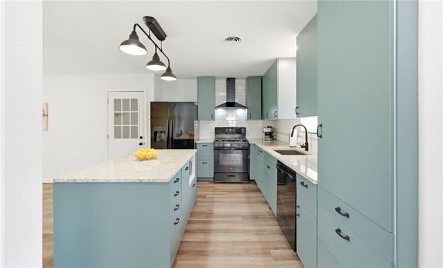 1109 Bradshaw Dr, Corpus Christi, TX 78412