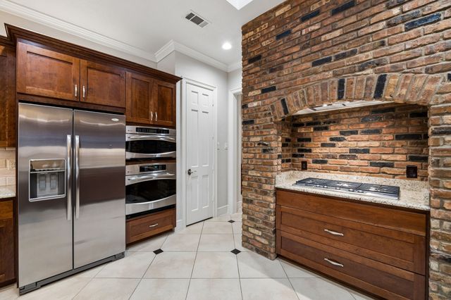 7233 Helsem Bend, Dallas, TX 75230