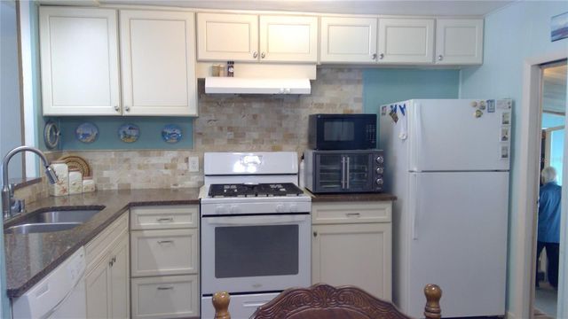 1637 CR 434, Lake Panasoffkee, FL 33538