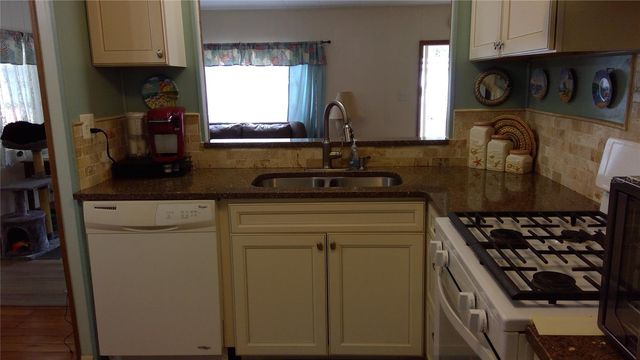 1637 CR 434, Lake Panasoffkee, FL 33538