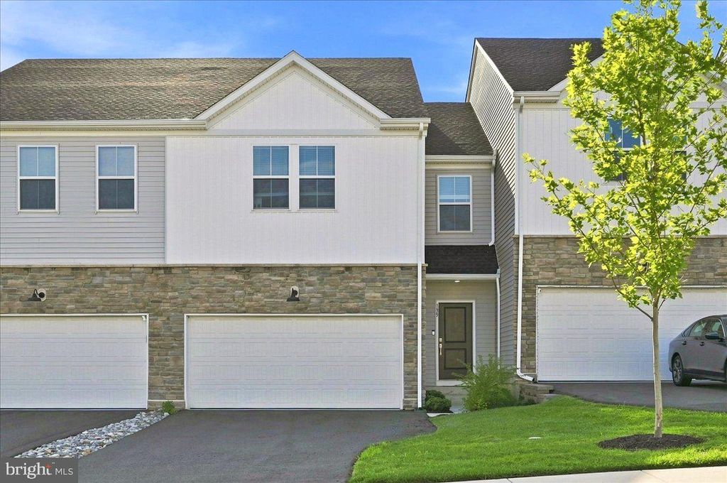 135 PAINTERS WAY, POTTSTOWN, PA 19465 — exterior