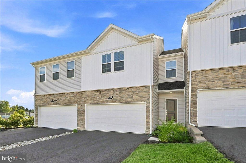 135 PAINTERS WAY, POTTSTOWN, PA 19465 — photo 2