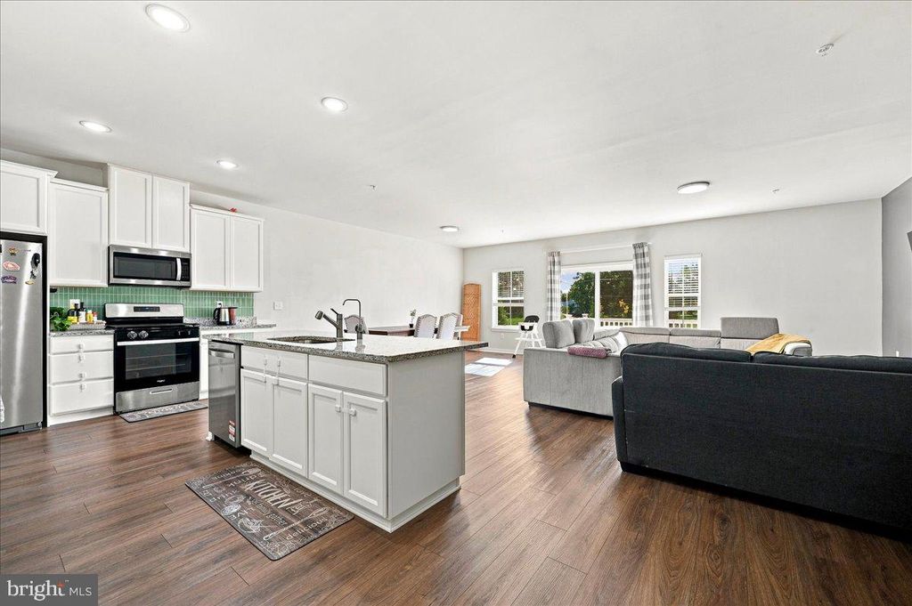 135 PAINTERS WAY, POTTSTOWN, PA 19465 — photo 4