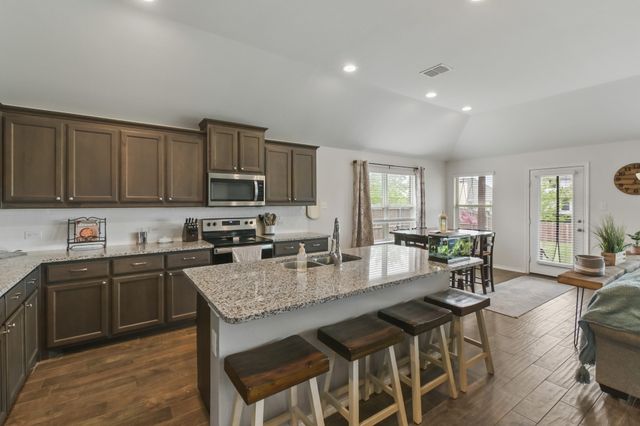 602 Ridge View Way, Justin, TX 76247