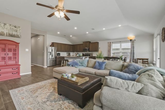 602 Ridge View Way, Justin, TX 76247