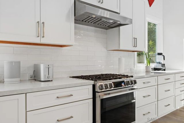 1734 Countryside Dr, Vista, CA 92081