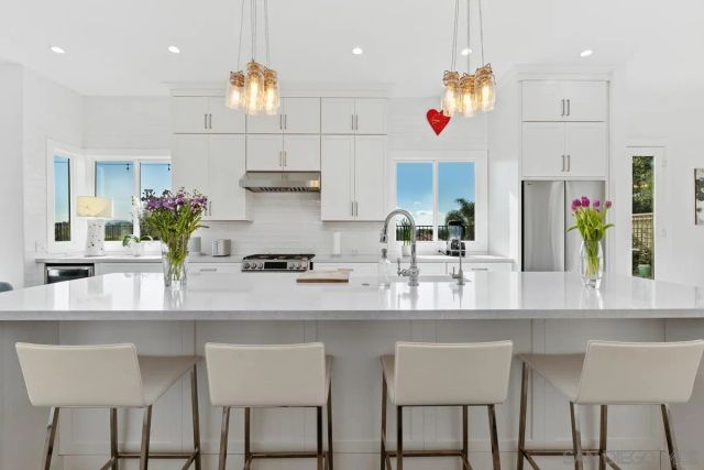 1734 Countryside Dr, Vista, CA 92081