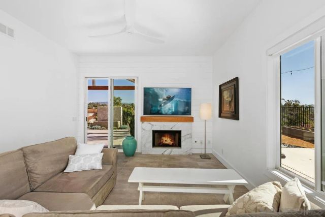 1734 Countryside Dr, Vista, CA 92081