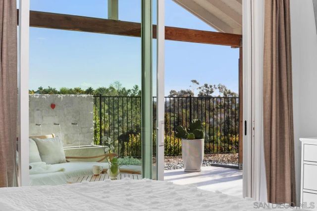 1734 Countryside Dr, Vista, CA 92081