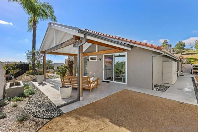 1734 Countryside Dr, Vista, CA 92081