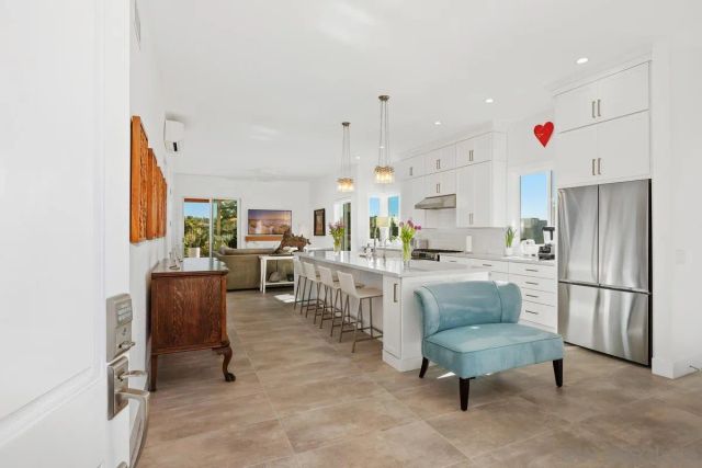 1734 Countryside Dr, Vista, CA 92081