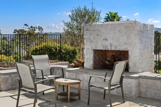 1734 Countryside Dr, Vista, CA 92081