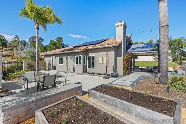 1734 Countryside Dr, Vista, CA 92081