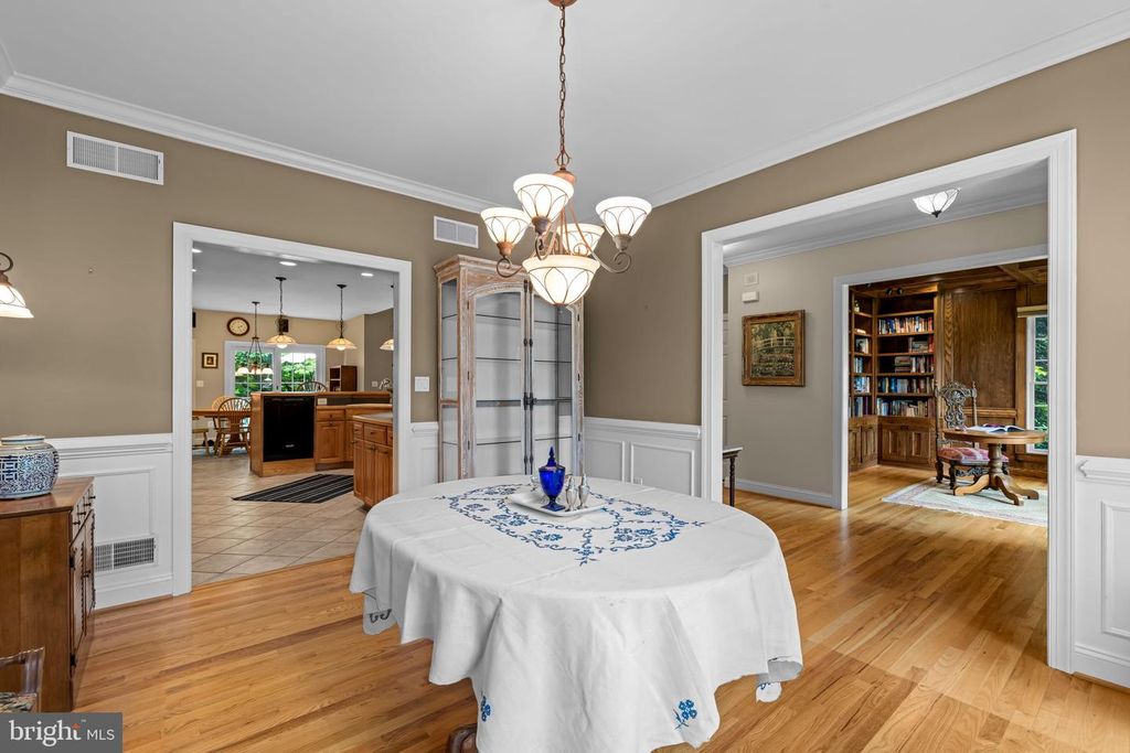 Image 11 of property listing at 712 LYTHE HILL CT, Westminster, MD 21158