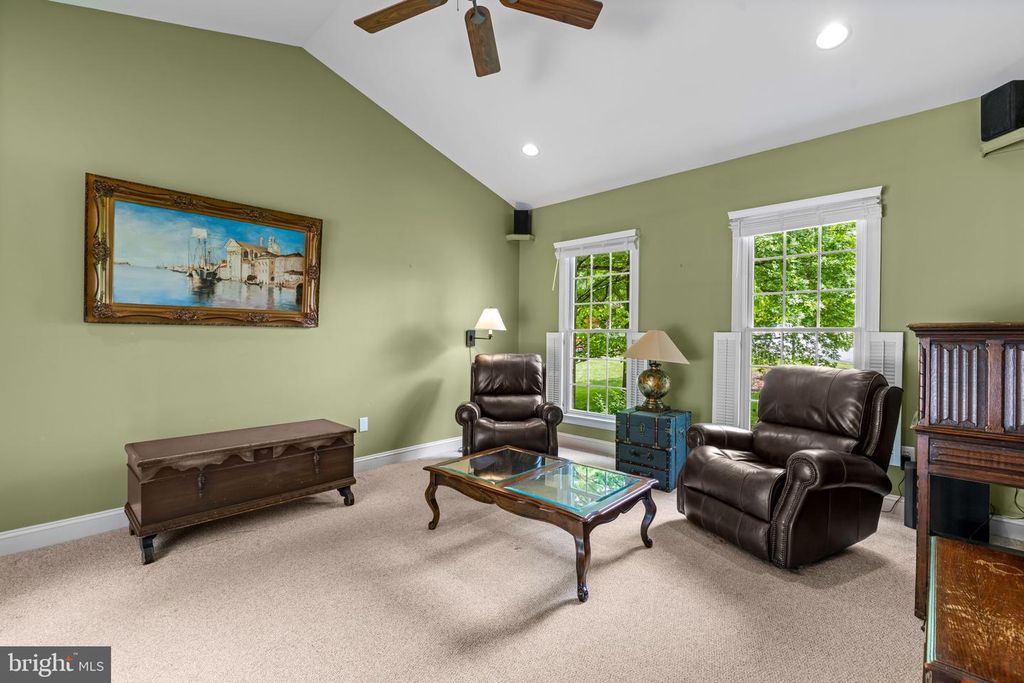 Image 18 of property listing at 712 LYTHE HILL CT, Westminster, MD 21158