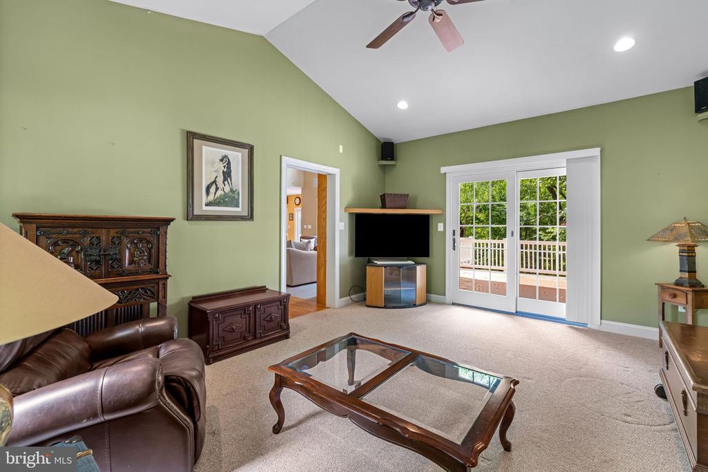 Image 19 of property listing at 712 LYTHE HILL CT, Westminster, MD 21158