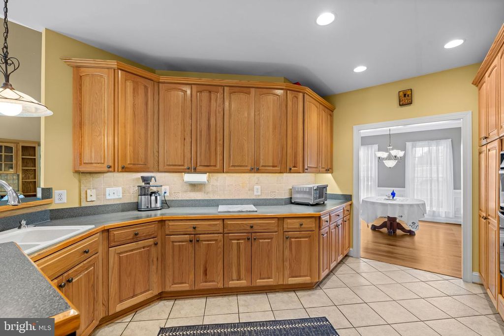 Image 23 of property listing at 712 LYTHE HILL CT, Westminster, MD 21158