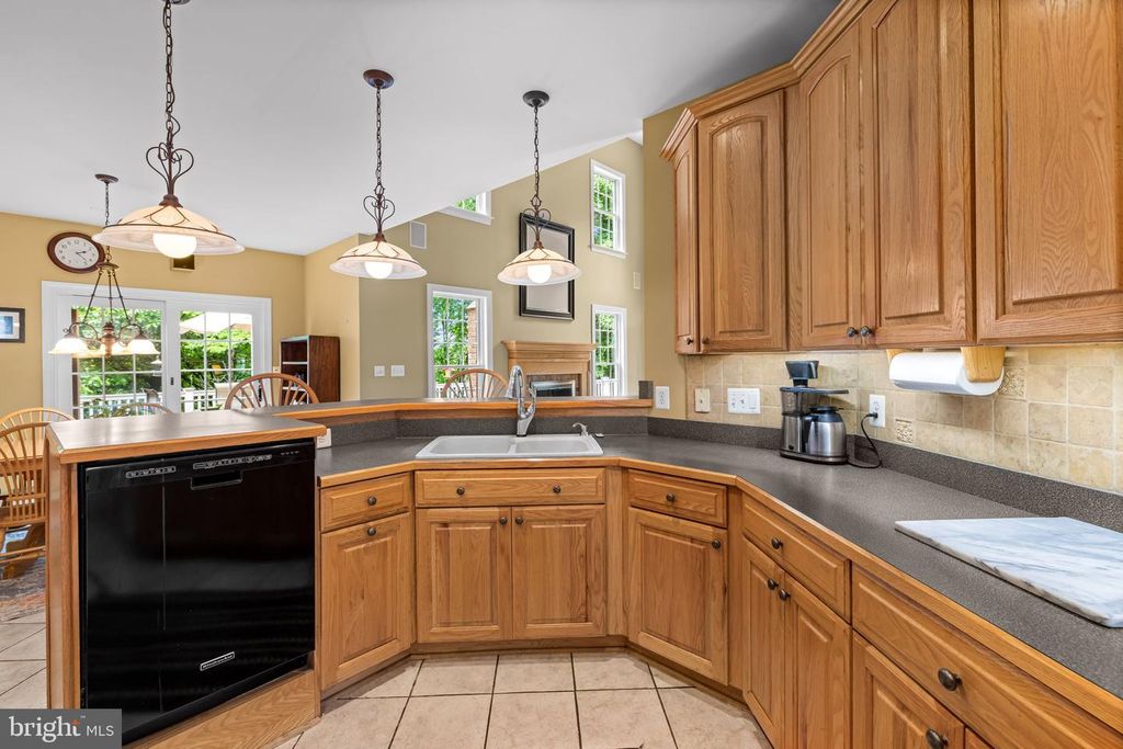 Image 24 of property listing at 712 LYTHE HILL CT, Westminster, MD 21158