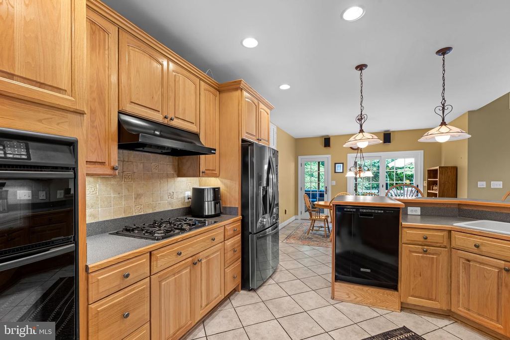 Image 25 of property listing at 712 LYTHE HILL CT, Westminster, MD 21158