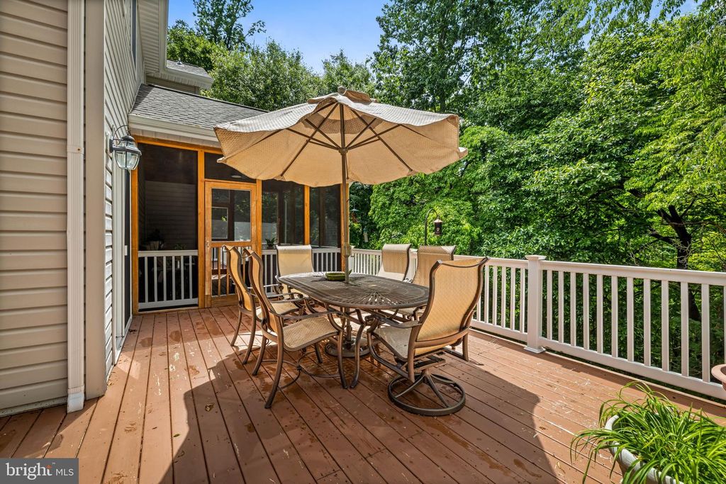 Image 31 of property listing at 712 LYTHE HILL CT, Westminster, MD 21158