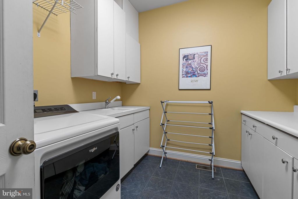 Image 33 of property listing at 712 LYTHE HILL CT, Westminster, MD 21158