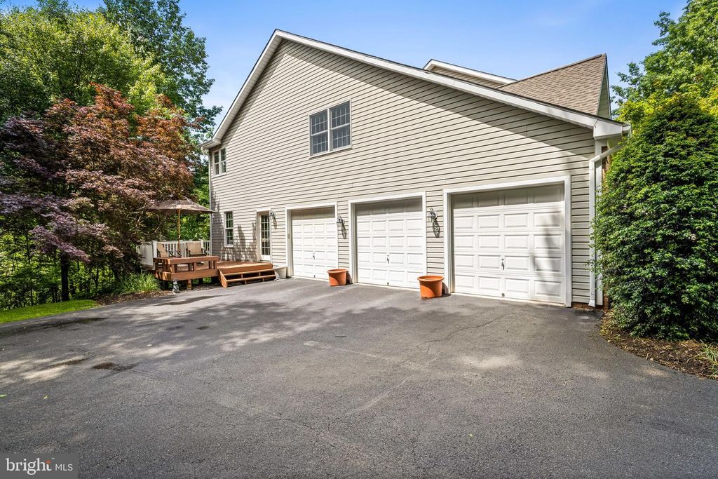 Image 35 of property listing at 712 LYTHE HILL CT, Westminster, MD 21158