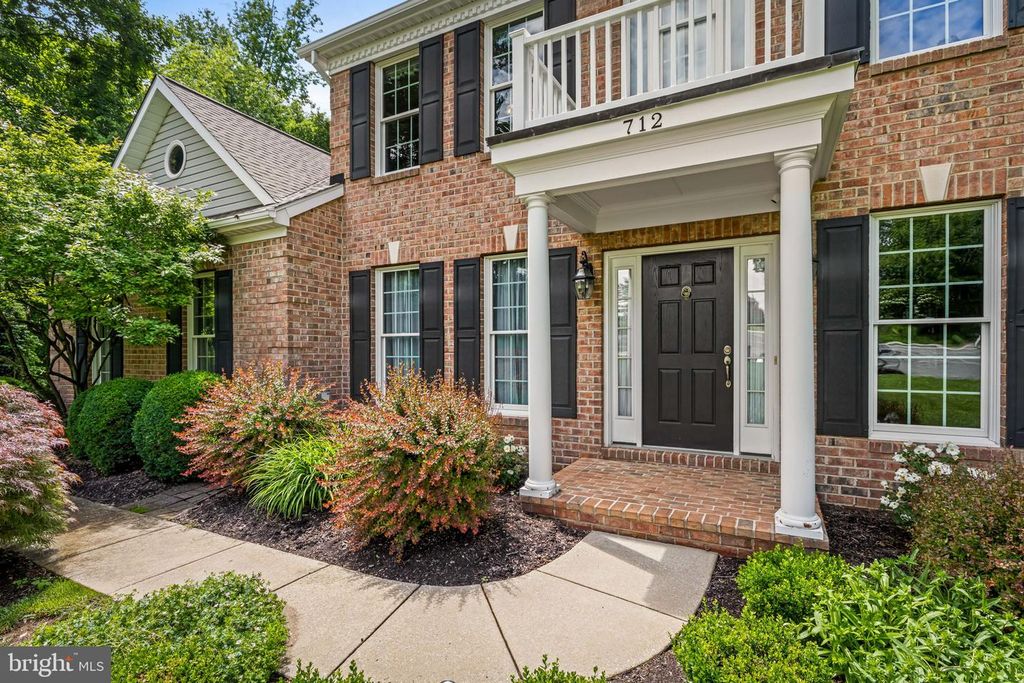 Image 4 of property listing at 712 LYTHE HILL CT, Westminster, MD 21158