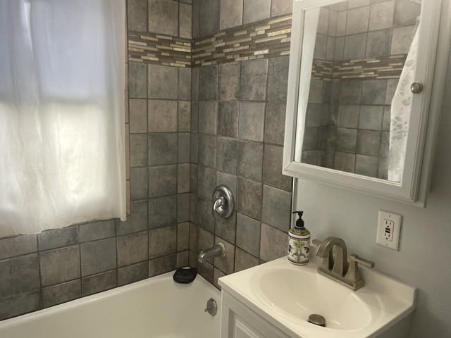 3733 N 61st STREET, Milwaukee, WI 53216