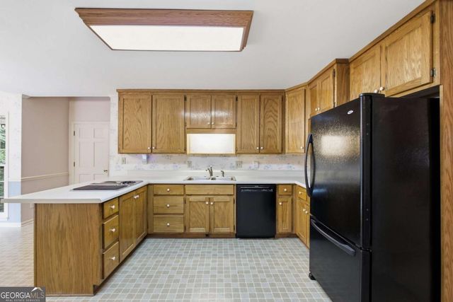 760 Edgewater Lane NW, Kennesaw, GA 30144