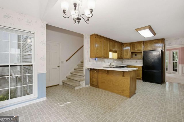 760 Edgewater Lane NW, Kennesaw, GA 30144
