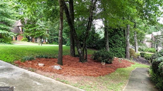 760 Edgewater Lane NW, Kennesaw, GA 30144