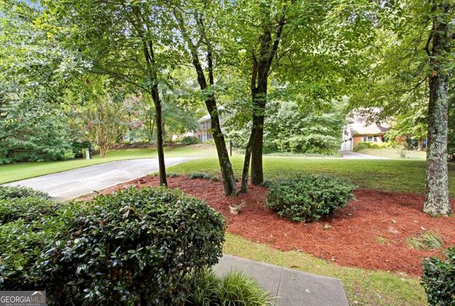 760 Edgewater Lane NW, Kennesaw, GA 30144