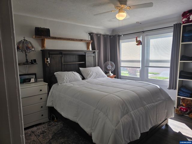 1585 Park Dr, Lebanon, OR 97355