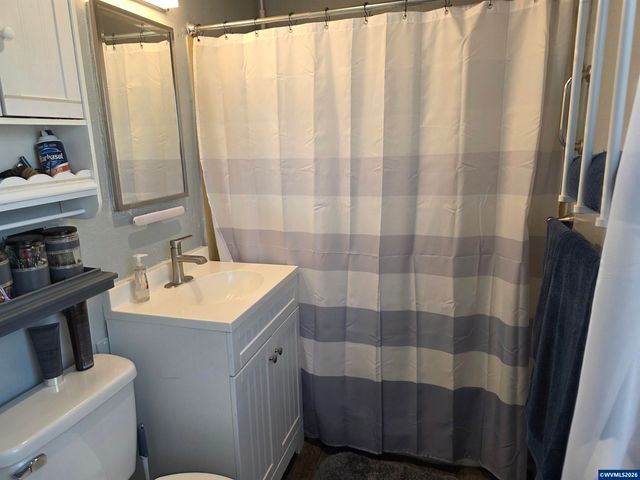 1585 Park Dr, Lebanon, OR 97355