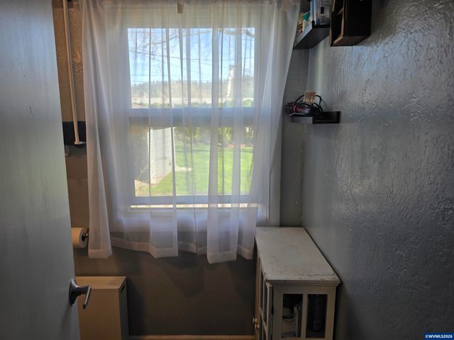 1585 Park Dr, Lebanon, OR 97355