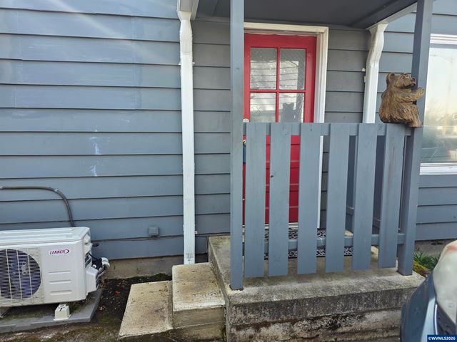 1585 Park Dr, Lebanon, OR 97355