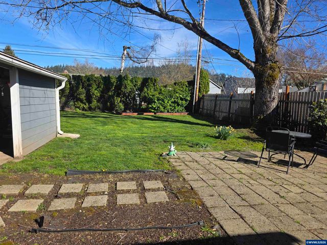 1585 Park Dr, Lebanon, OR 97355