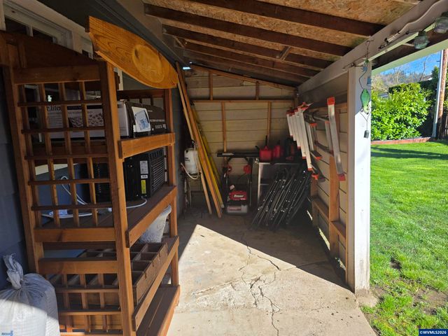 1585 Park Dr, Lebanon, OR 97355