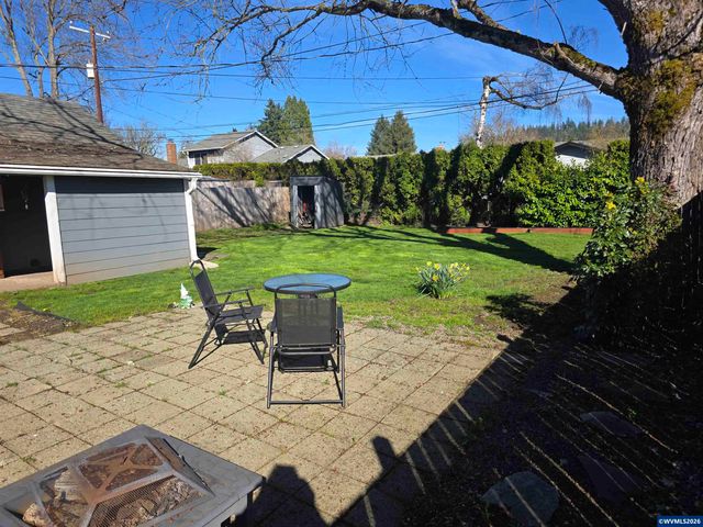 1585 Park Dr, Lebanon, OR 97355