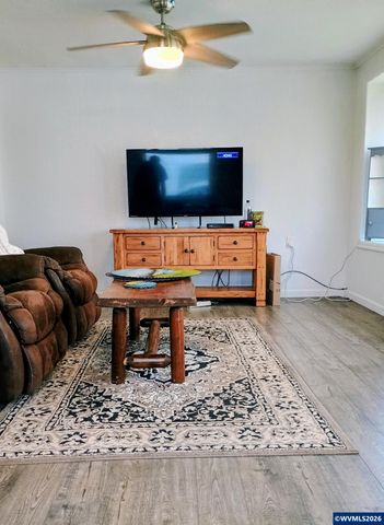 1585 Park Dr, Lebanon, OR 97355