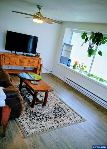 1585 Park Dr, Lebanon, OR 97355