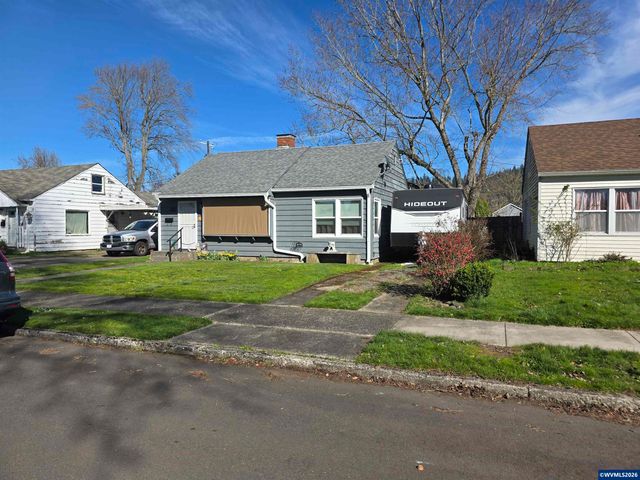 1585 Park Dr, Lebanon, OR 97355