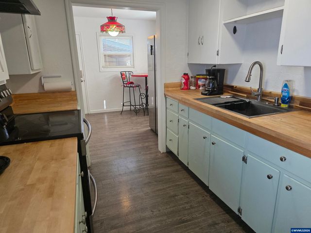 1585 Park Dr, Lebanon, OR 97355