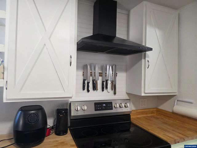 1585 Park Dr, Lebanon, OR 97355